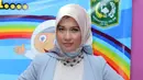 Arzetty Bilbina menyambut baik dengan adanya kegiatan Gema Muharam yang diselenggarakan di Yayasan Madrasah Ibtidaiyah Maratul Islam. Selain sebagai tempat memperdalam agama, juga sebagai ajang menunjukkan bakatnya. (Deki Prayoga/Bintang.com)