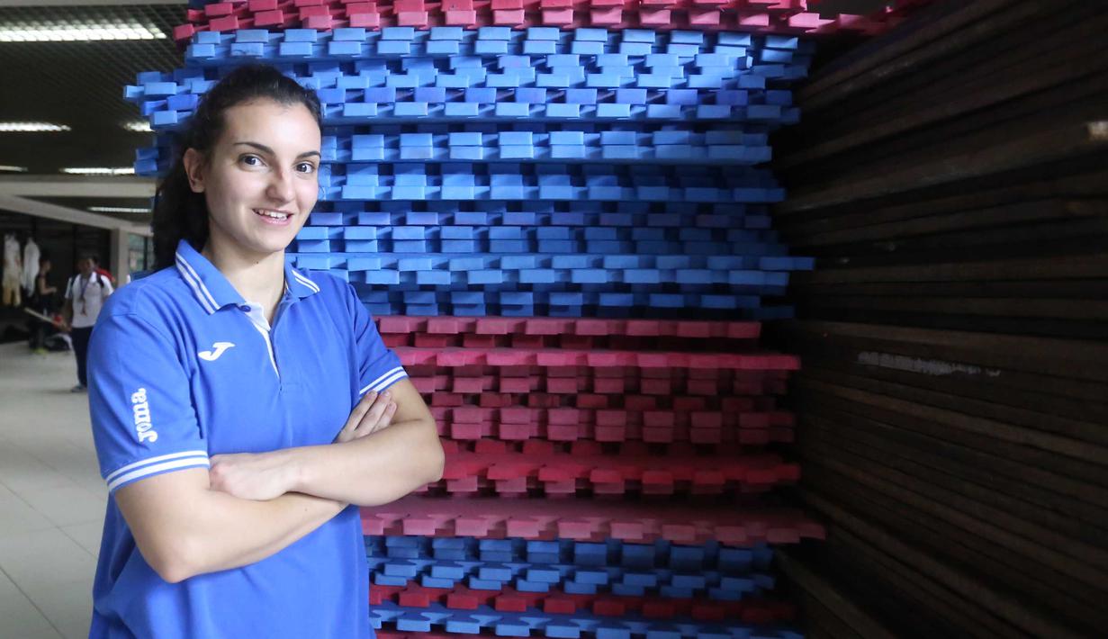 Atlet Wushu Asal Italia, Roberta Palma yang bertanding pada Cabang Taolu Kejuaraan Dunia Wushu 2015 di Istora, Senayan, Jakarta,Selasa (17/11/2015). (Bola.com/Nicklas Hanoatubun)