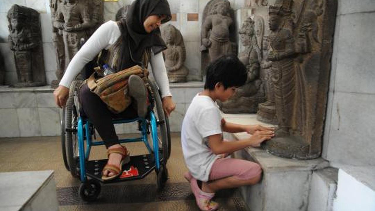 Anak-anak penyandang difabel kunjungi Museum Nasional