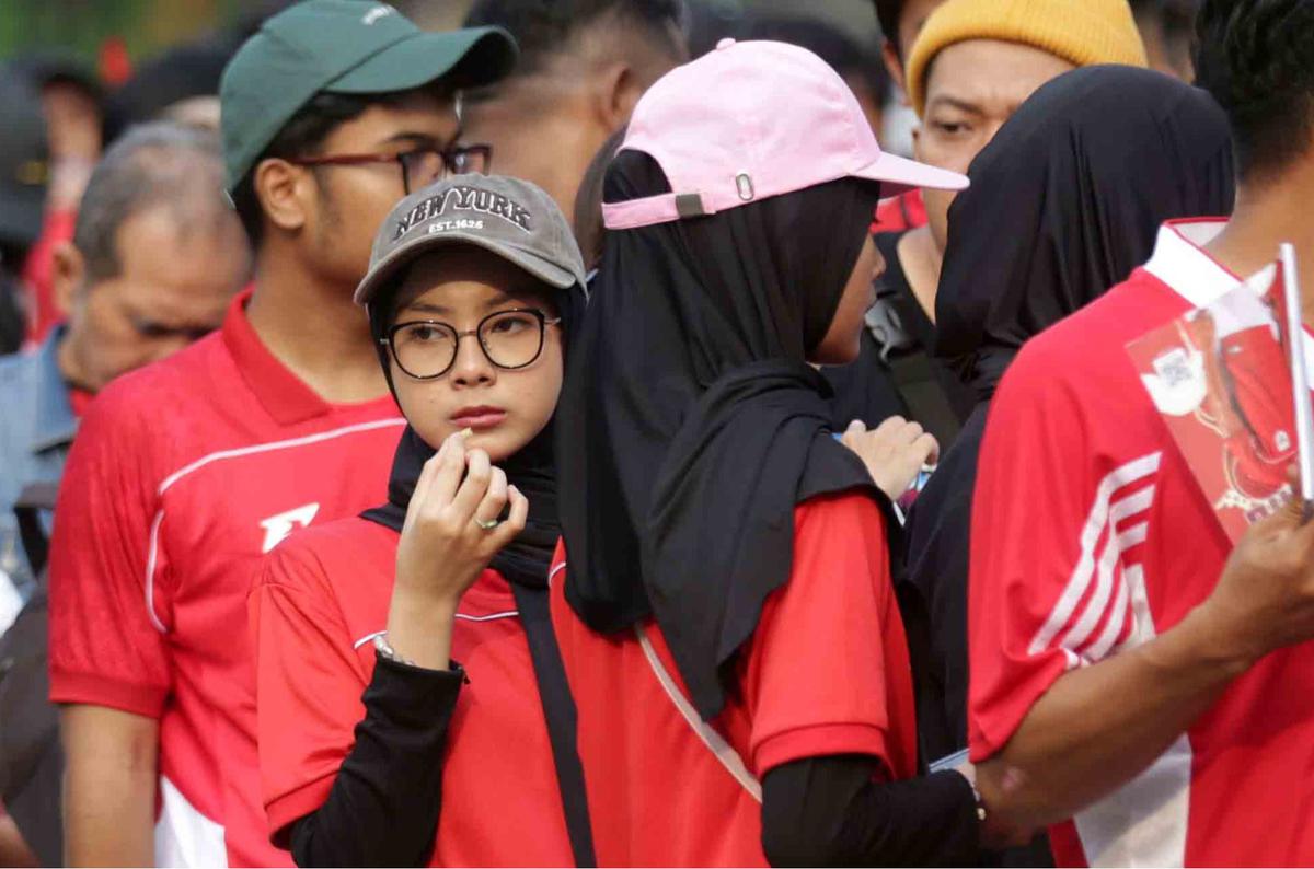 FOTO: Ribuan Suporter Padati GBK, Beri Dukungan Penuh Timnas Indonesia