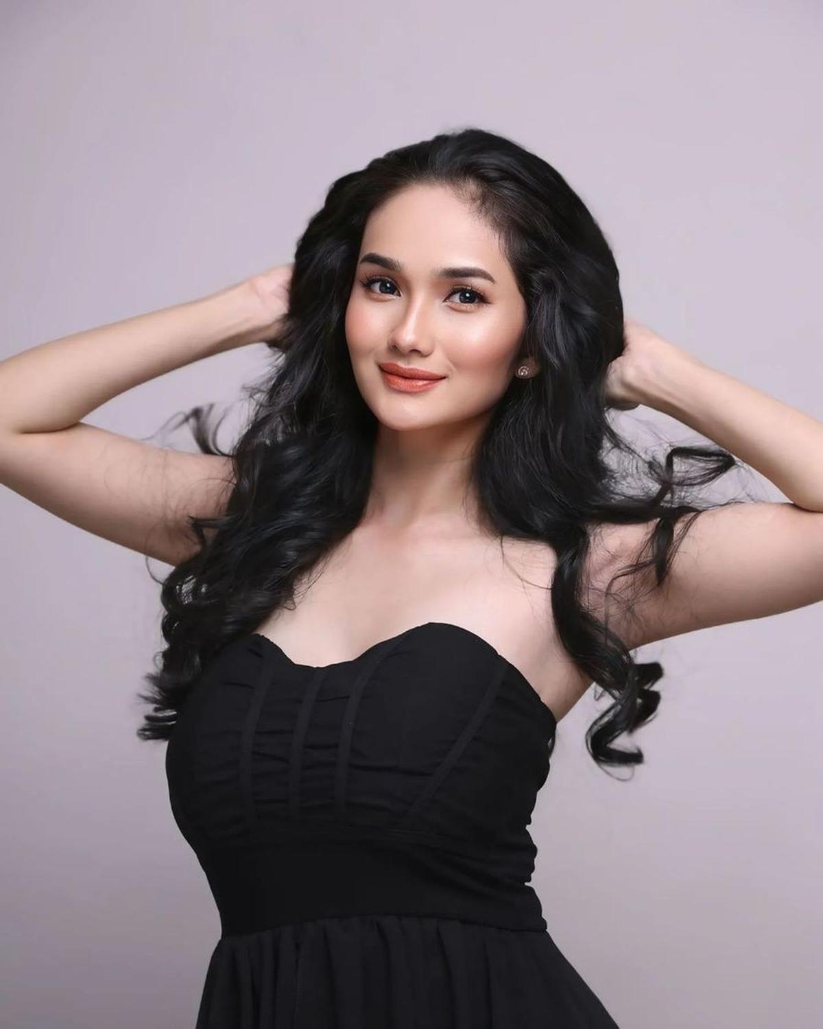 "Fansnya memang banyak sih, tapi ya mereka juga tau sih Uan orangnya seperti apa. Dia juga suka bercanda, jadi kaya sama-sama yaudah dan nggak ambil pusing," ungkap Faby Marcelia dilansir dari detikhot, pada Senin (4/11/2024).