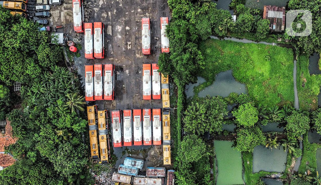 Puluhan Bus Transjakarta Terbengkalai di Terminal Pinang Ranti