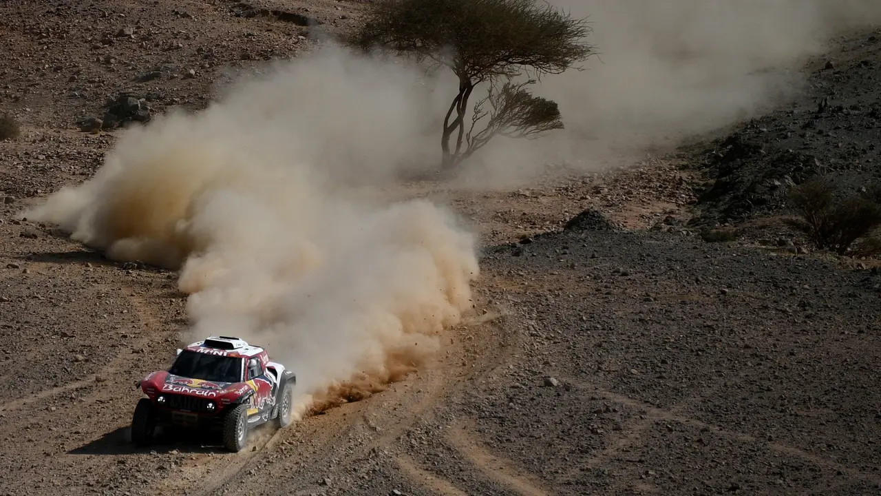 Carlos Sainz memimpin stage ketiga Reli Dakar 2020