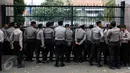 Personel polisi mengamankan aksi massa Aliansi Pemuda Penyelamat Aset Negara di depan Kejaksaan Agung, Jakarta, Rabu (2/9/2015). Massa menuntut penuntasan perampokan aset BPPN tahun 2003 yang merugikan negara ratusan triliun.(Liputan6.com/Yoppy Renato)