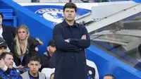 Manajer Chelsea, Mauricio Pochettino, terpaku saat melihat timnya ditahan imbang 2-2 oleh 10 pemain Burnley pada lanjutan Liga Inggris 2023/2024 di Stamford Bridge, Sabtu (30/3/2024) malam WIB.&nbsp;(AP Photo/Kin Cheung)