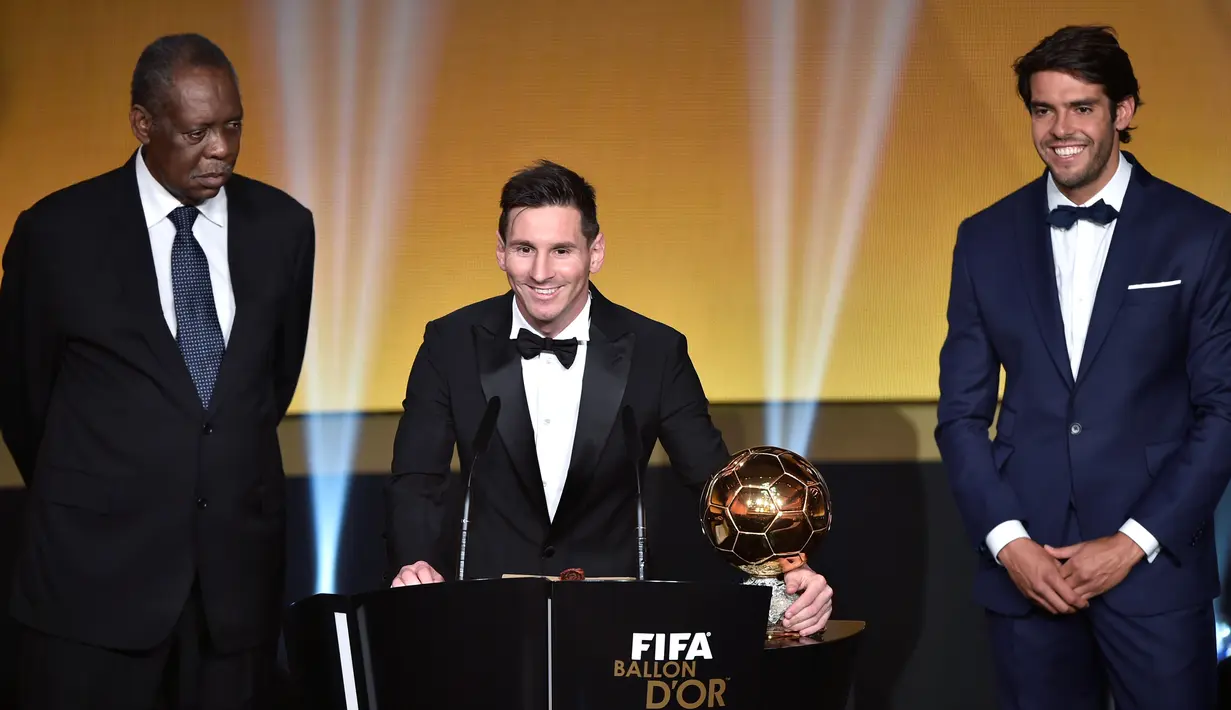 Messi memperoleh suara terbanyak dengan 41,33 persen mengalahkan Cristiano Ronaldo yang meraih 27,76 persen suara, dan Neymar menempati urutan ketiga dengan 7,86 persen. (AFP/Fabrice Coffrini)