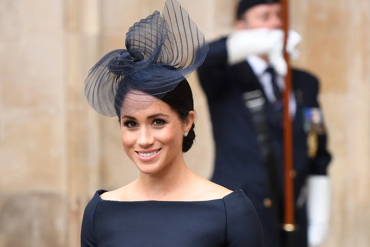 Senyum Memesona Meghan Markle Saat Hadiri Peringatan 1 Abad RAF