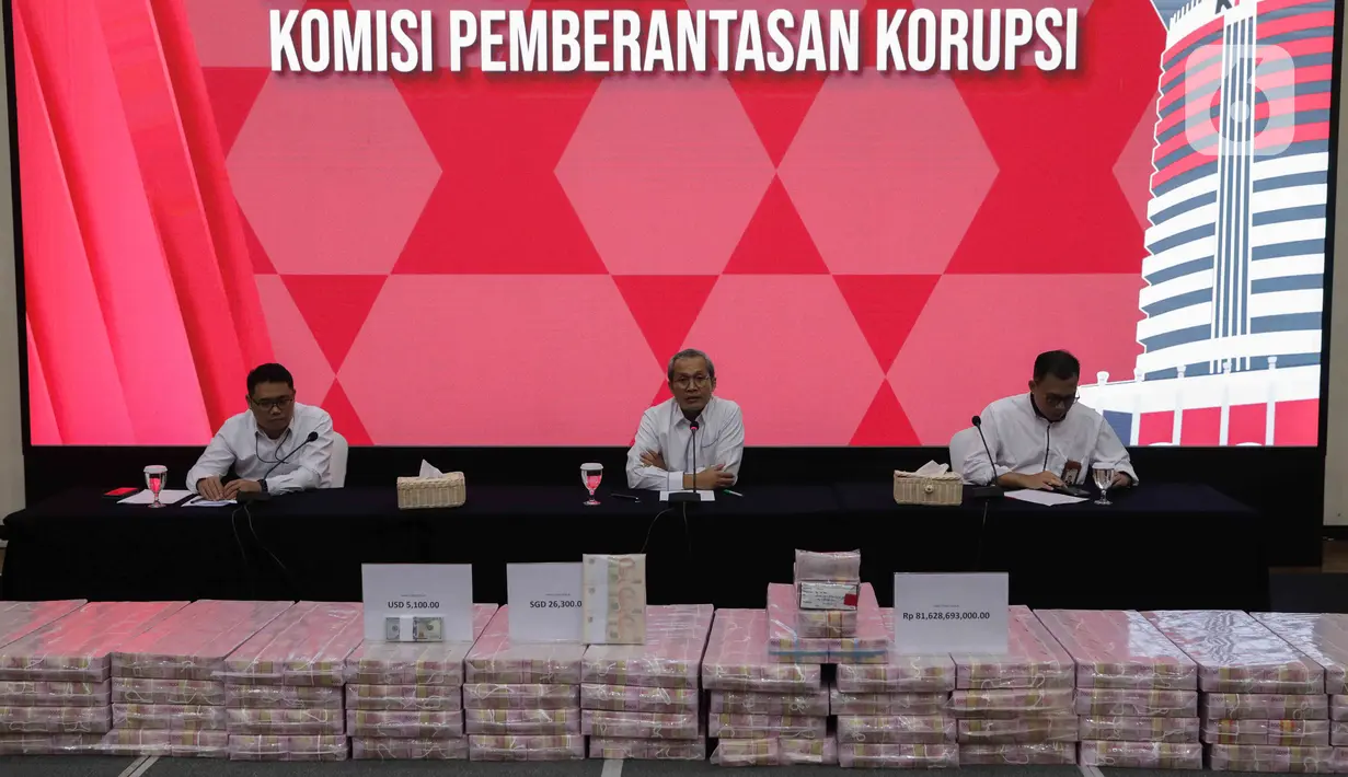 Kemudian sebidang tanah dengan luas 1.525 beserta bangunan di atasnya (terdiri dari Hotel Grand Royal Angkasa, bangunan dapur dan bangunan lain) di Jayapura senilai Rp40 miliar. (Liputan6.com/Herman Zakharia)