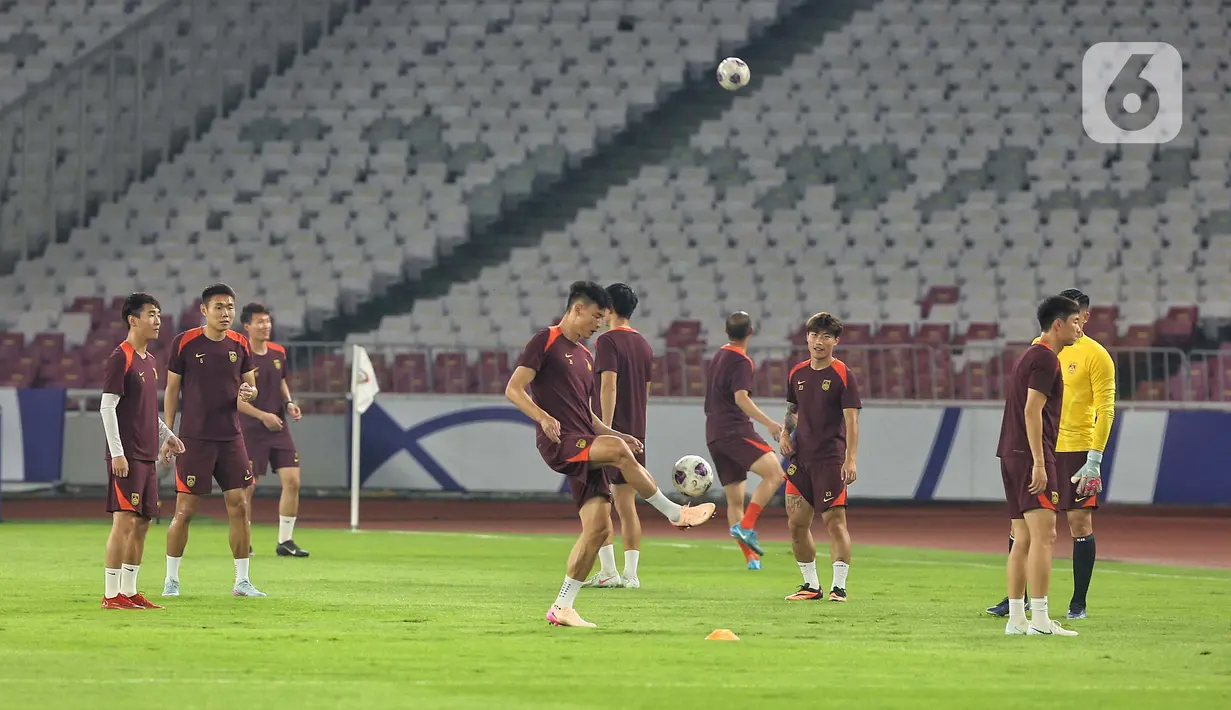 Latihan ini menjadi persiapan akhir timnas China jelang berlaga melawan Indonesia pada lanjutan putaran ketiga Kualifikasi Piala Dunia 2026 zona Asia Grup C. (Liputan6.com/Angga Yuniar)