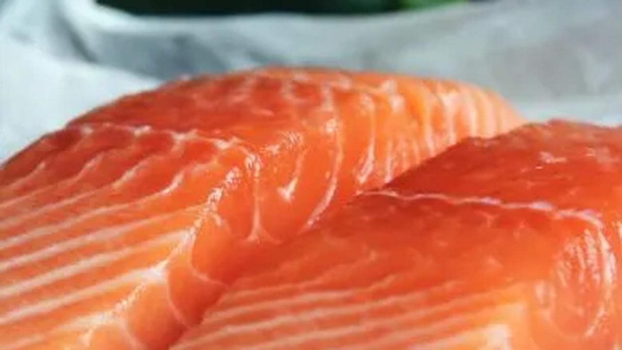 5.&nbsp;Ikan Berlemak: Sumber Vitamin D dan Omega-3
