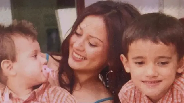 6 Potret Jovanka Mardova dan Kedua Putranya, Disebut Mirip Artis Hollywood