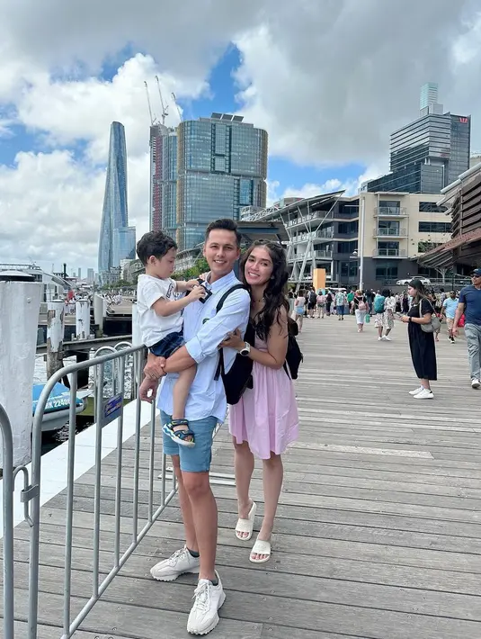 Ussy Sulistiawaty bersama keluarga liburan (Instagram/ussypratama)