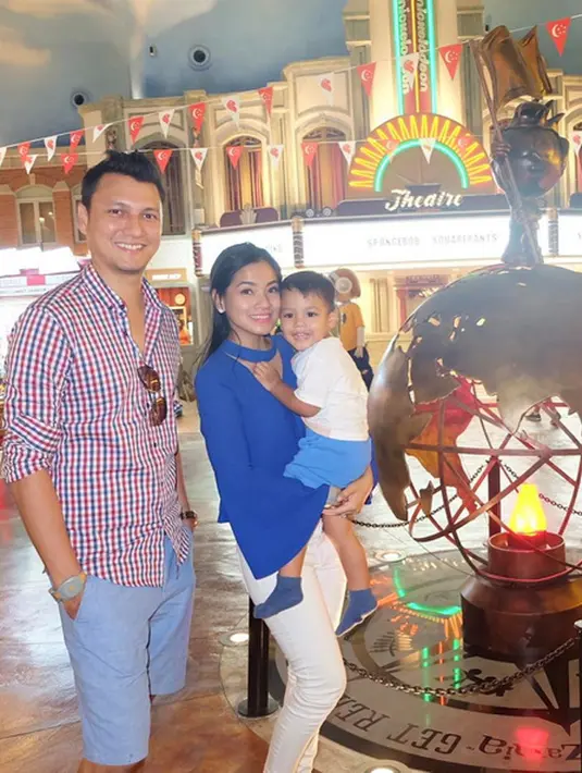 Tidak memungkiri selama menjalani pernikahan, rumah tangganya juga pernah merasakan ribut-ribut kecil. Namun hal itu tidak berlangsung lama karena saat itu juga kembali baikan. (Instagram/titi_kamall)