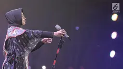 Vokalis Kotak, Tantri saat tampil dalam malam puncak Hut SCTV ke-28 di ICE BSD, Tangerang, Jumat (24/8). Tema yang diusung dalam Hut ke-28 SCTV adalah The Greatest Celebration. (Liputan6.com/Faizal Fanani)