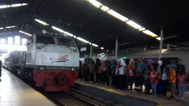 [Bintang] Bahagia Sekaligus Sedih, Ini Momen yang Akan Kamu Rasakan Saat Pulang Kampung