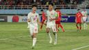 Pemain Timnas Indonesia U-16, Tristan Raissa Ibrahim, melakukan selebrasi setelah mencetak gol ke gawang Laos dalam laga terakhir Grup A Piala AFF U-16 2024 di Stadion Manahan Solo, Kamis, (27/6/2024). (Bola.com/Radifa Arsa)
