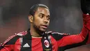 Selebrasi striker AC Milan asal Brasil, Robinho, seusai mencetak gol ketiga bagi timnya di laga 16 besar Coppa Italia melawan Bari di San Siro Stadium, 20 Januari 2011. Milan unggul 3-0. AFP PHOTO / OLIVIER MORIN 