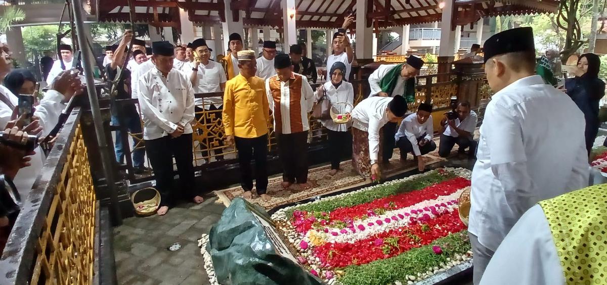 Ketua Umum Partai Golkar, Bahlil Lahadalia, berkunjung ke Pondok Pesantren Tebuireng di Jombang