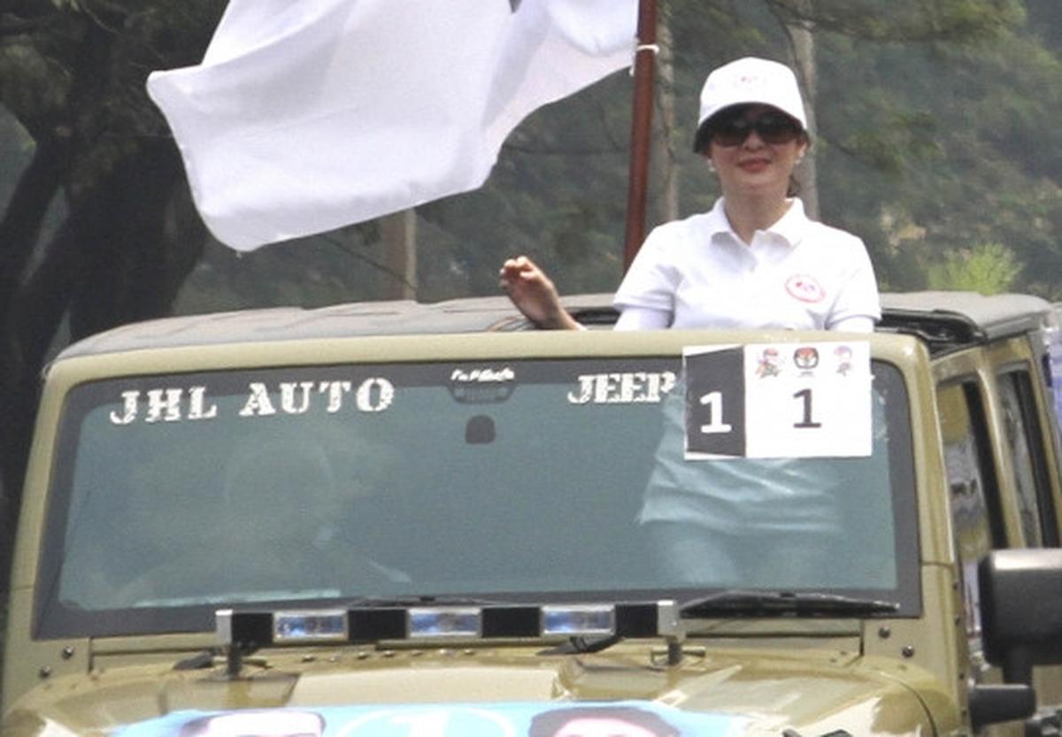 Tiga wanita cantik calon pemimpin Tangsel pawai keliling kota