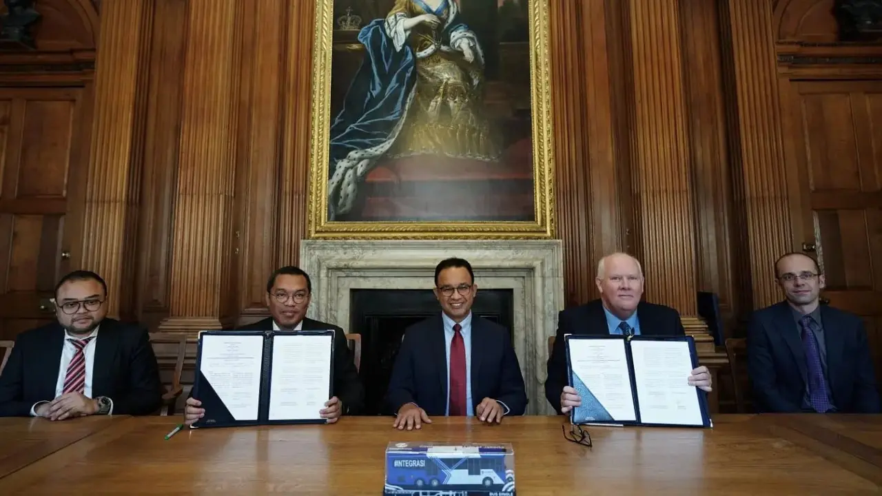 Gubernur DKI Jakarta Anies Baswedan saat berkunjung ke Universitas Oxford. (Instagram @aniesbaswedan)