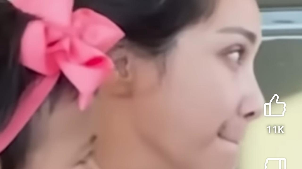 Potret Lala Pengasuh Rafathar Roasting Nagita Slavina Lewat Lagu, Auto Dilirik Sinis - Baby Lily Tersenyum Gemas