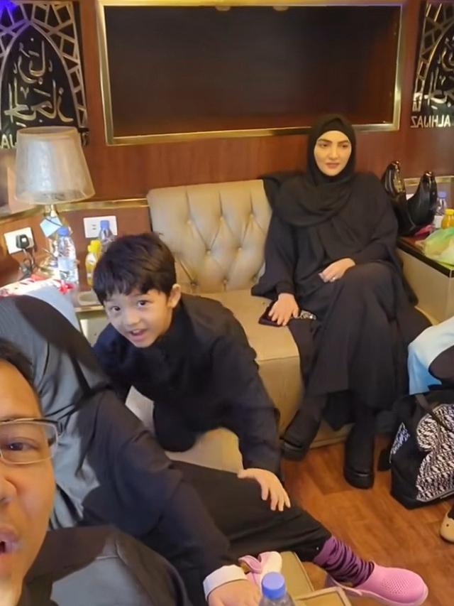 Potret Interior Bus Rombongan Anang Hermansyah