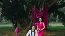 Febby Rastanty dan pasangannya tampil memukau dalam pemotretan prewedding yang bertema elegan dan romantis. [@terralogical @leurafilm].