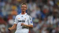 2. Guti Hernandez - Guti adalah legenda Real Madrid sepanjang masa. Kedekatannya dengan para suporter membuat nilai lebih buat gelandang flamboyan tersebut meski Guti masih minim akan pengalaman. (AFP/Pierre Philippe Marcou)