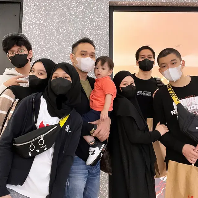 Alami Keguguran, Ini 6 Momen Kompak Lyra Virna Bersama Buah Hati