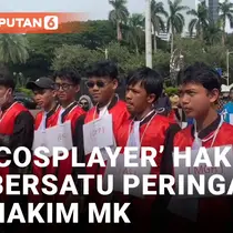 Jelang Putusan Sengketa Pilpres 2024, Massa di Patung Kuda Berdemo Kenakan Jubah Hakim