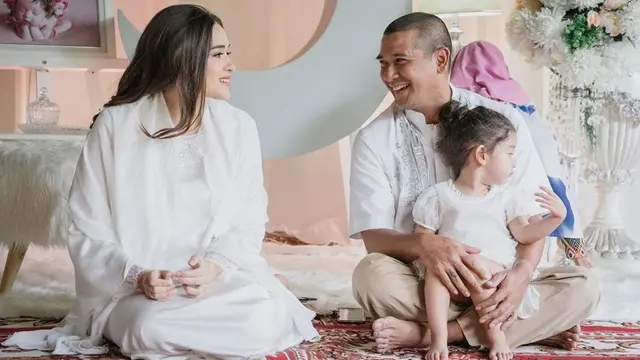 Momen Akikah Anak Kedua Yasmine Wildblood (sumber: instagram/yaswildblood)