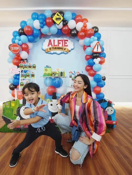 Ultah anak Ririn Dwi Ariyanti (Instagram/ririndwiariyanti)