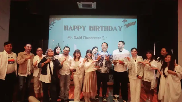 Ita Purnamasari, Lady Avisha, Teuku Jordan (Zacky), Viola Harahap, Marcell, Madame Elz dan Jovita Pearl ikut memeriahkan David Chandrawan yang juga Ketua Umum Ikatan Alumni PPM School of Management (IKA PPM).