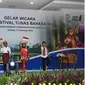 Foto Pertunjukan Festival Tunas Bahasa Ibu di Kantor Badan Bahasa, Jakarta, 21 Februari 2018.