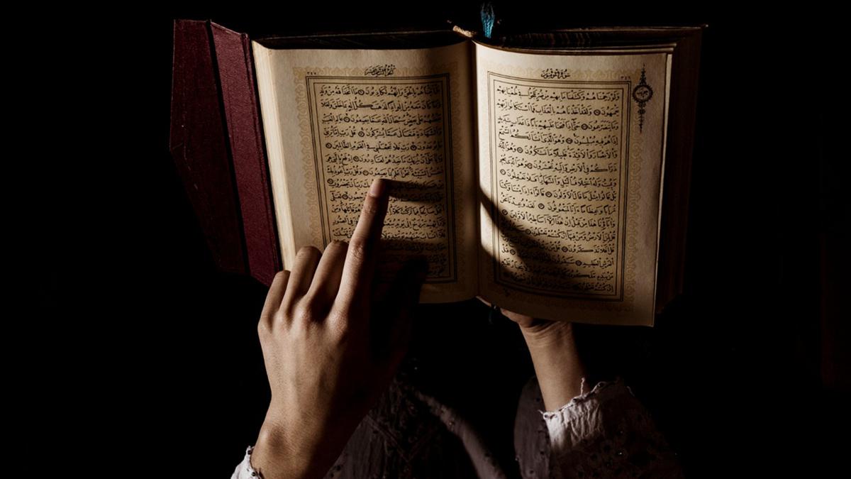 7 Ayat tentang Zina yang Perlu Dipahami, Berisi Hukuman Tegas dan Jalan Taubat