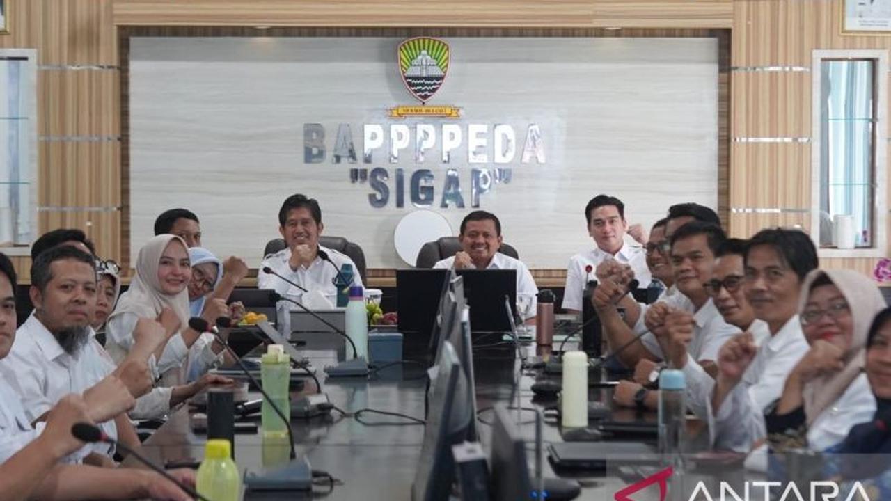 Wabup Sumedang Tindak Tegas Pegawai Nakal dalam Pengurusan Perizinan, Pastikan Investasi Lancar