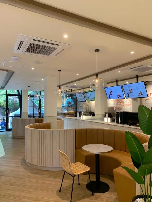 Rumah Kenangan, Destinasi Kuliner Lengkap dengan Sajian Kopi, Roti hingga Ayam Goreng