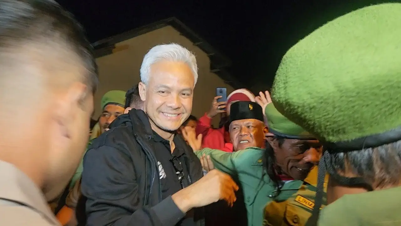 Ganjar Pranowo Mengakhiri Kampanye Hari ke-49 dengan Menginap di Desa Seger, Banjarnegara