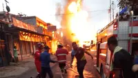 Mobil Muatan Gas Terbakar di Jalur Sukabumi-Palabuhanratu, Jaringan Listrik Terputus dan Lalu Lintas Lumpuh
