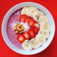 Smoothie bowl. (Sumber Foto: roseleah_hovivian/Instagram)