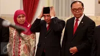 Kepala Staf Presiden Teten (tengah) bersiap sebelum acara pelantikan dirinya yang dipimpin Presiden Jokowi di Istana Negara, Jakarta, Selasa (2/9). Teten menggantikan Luhut yang kini menjabat Menko Polhukam. (Liputan6.com/Faizal Fanani)