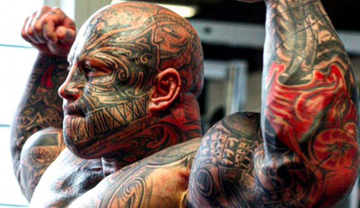 Dalam sehari, Jens yang akrab dipanggil sebagai Jens Beast ini mengonsumsi kalori sebanyak 5,5 ribu kalori. Ia memiliki lingkar kaki 10 inci, lingkar dada 140 cm dan lingkar lengan 58 cm. (dailymail.co.uk)