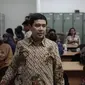 MenPANRB Yuddy Chrisnandi berada di ruang press room wartawan di Istana kepresidenan, Jakarta, Jumat (13/5). Tinjauan tersebut dilakukan untuk melihat aktifitas para wartawan saat menunggu agenda kegiatan kepresidenan. (Liputan6.com/Faizal Fanani)