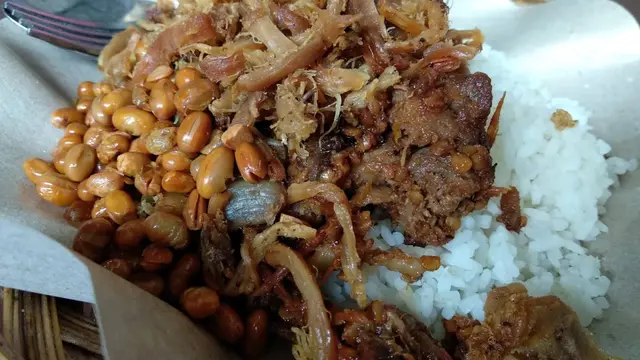 Kuliner Lombok Nasi Balap Puyung Inaq Esun (Foto: Google Maps)