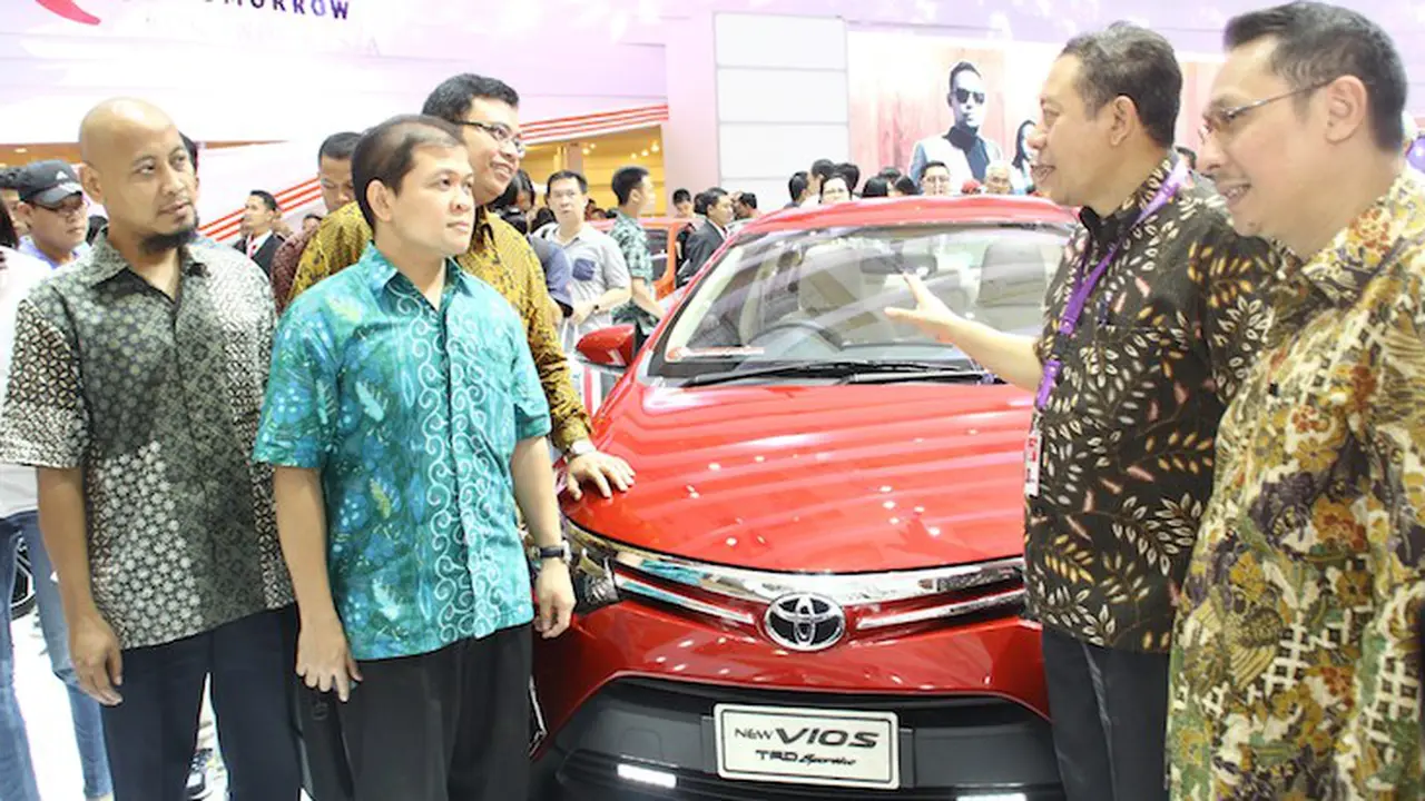 Toyota Hibahkan 13 Mobil untuk Pendidikan