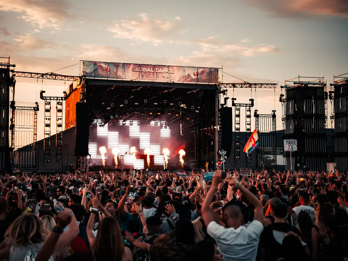 Terbang Bersama Musik: Arti Mimpi Menonton Konser