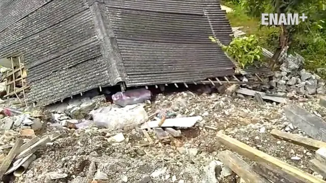 Kurang kuatnya pondasi  menjadi penyebab terjadinya longsor di Jagakarsa Jakarta Selatan, 1 orang meninggal, Selasa (4/4/2017)