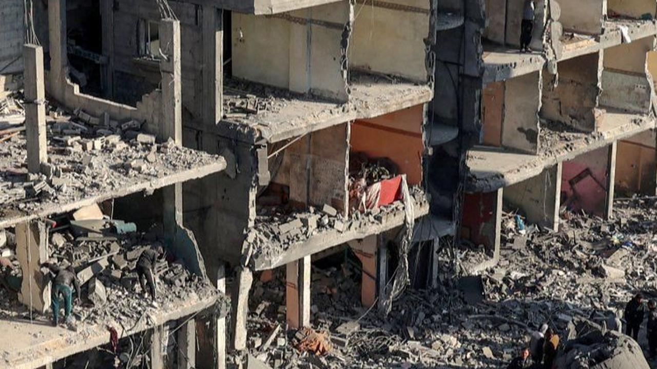 FOTO: Hancur Lebur Kamp Pengungsian Warga Palestina Dibombardir Israel, 99 Orang Tewas dalam Semalam