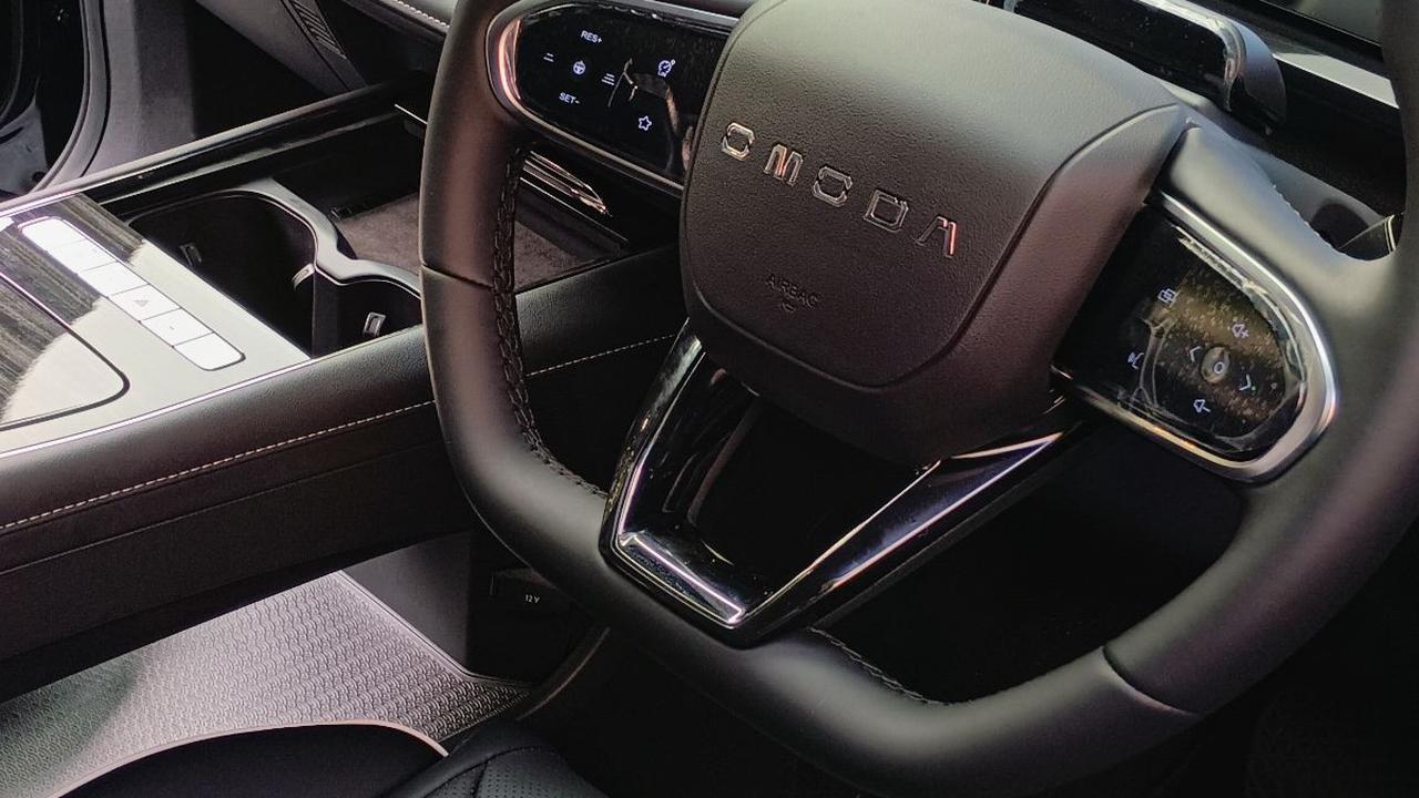 Interior Chery Omoda E5 memiliki warna hitam yang keseluruhan