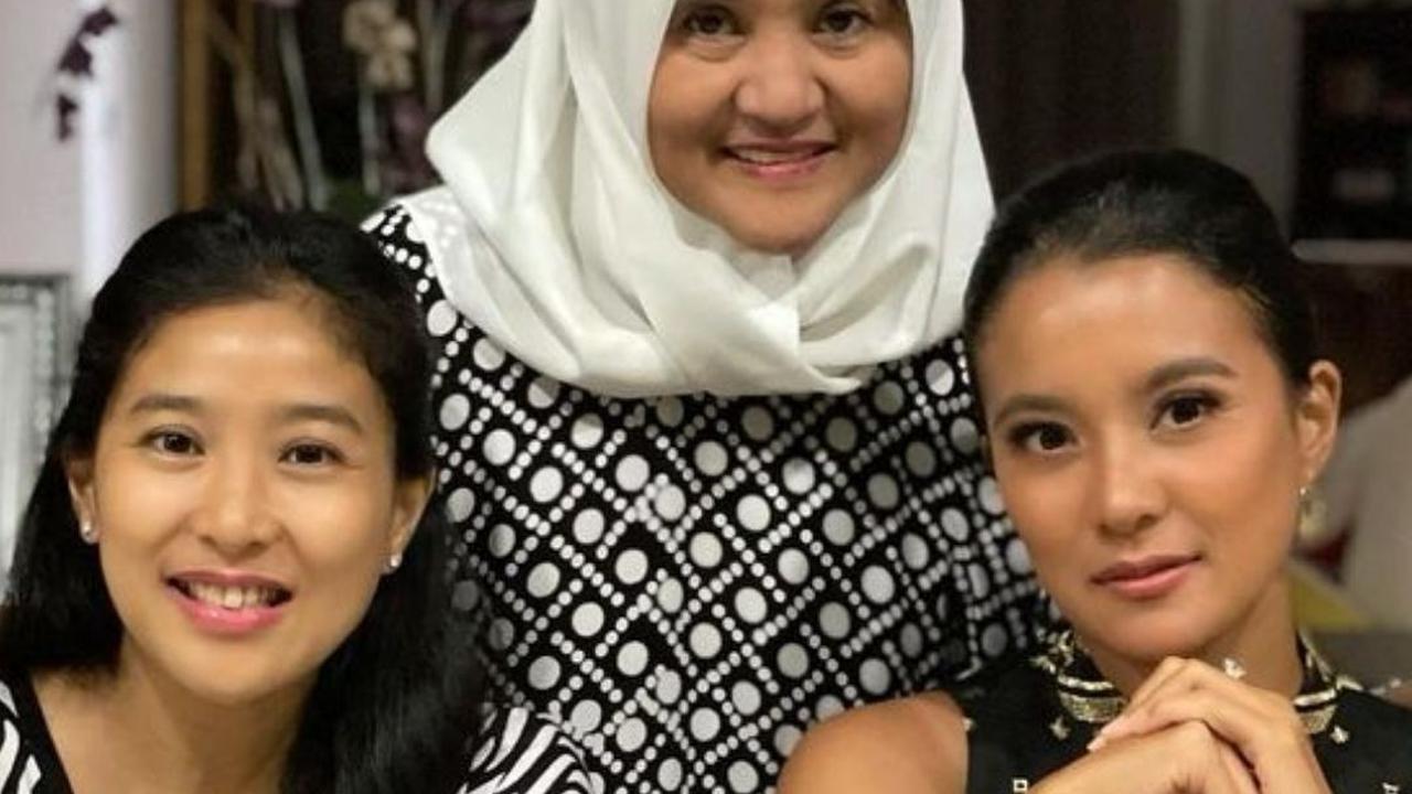 Dari informasi yang dibagikan oleh sang adik, Olivia Zalianty, Marcella mengalami kejadian tidak menyenangkan ketika sedang menjalani latihan untuk pementasan Malahayati.